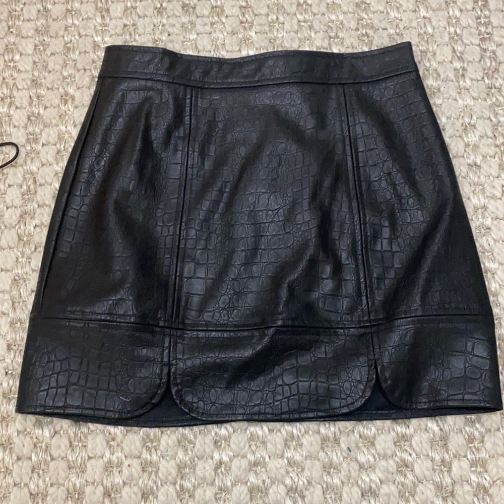 Skies are blue croc leather skirt - Picture 2 of 4